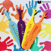 marque page pour enfant mains